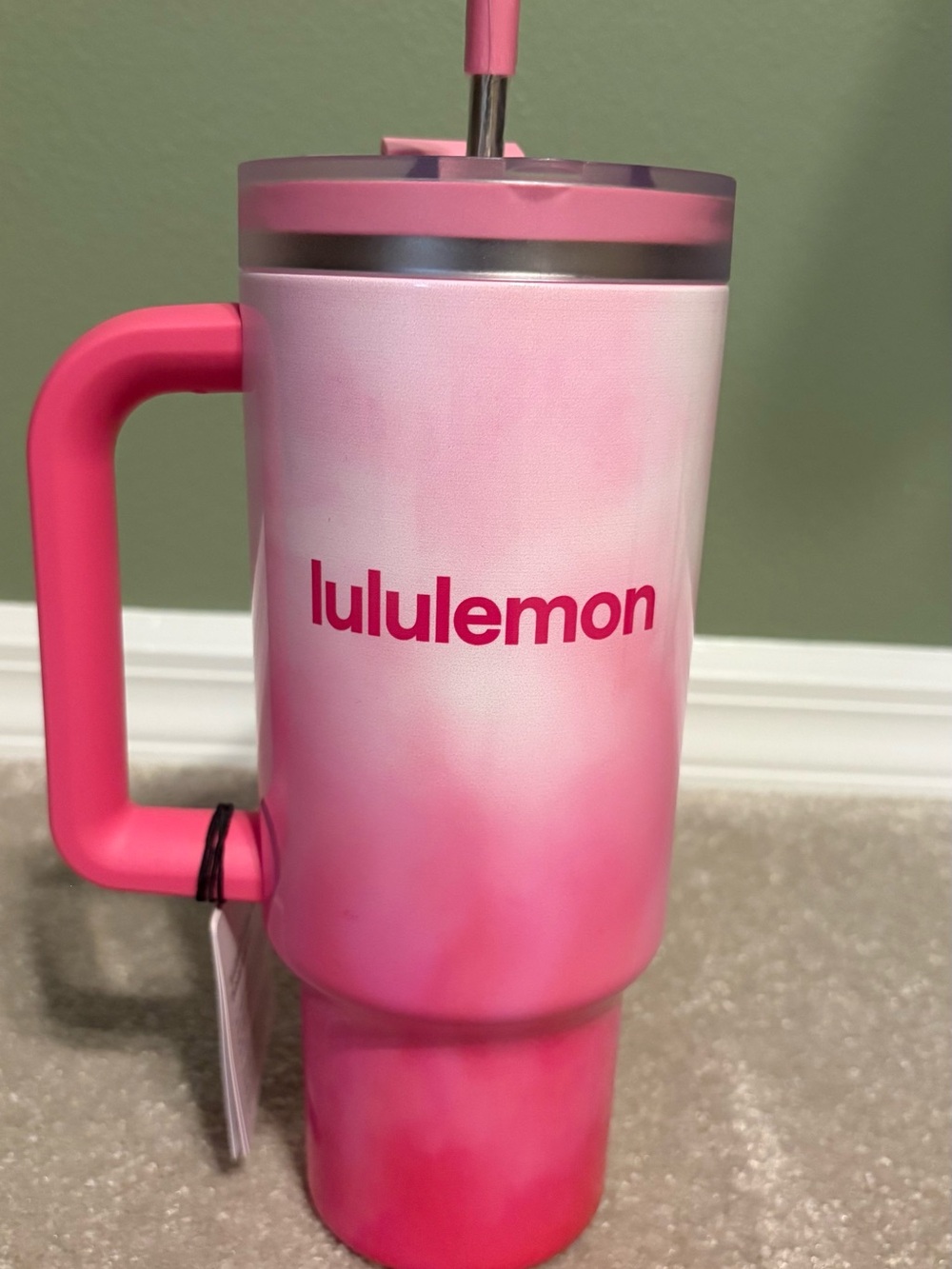 Lululemon insulated Tumblr
NWT 40oz SOLD OUT 
PKSM/CCLD/ROSA